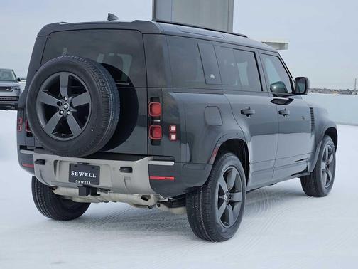 2024 Land Rover Defender 110 P400 X-Dynamic SE