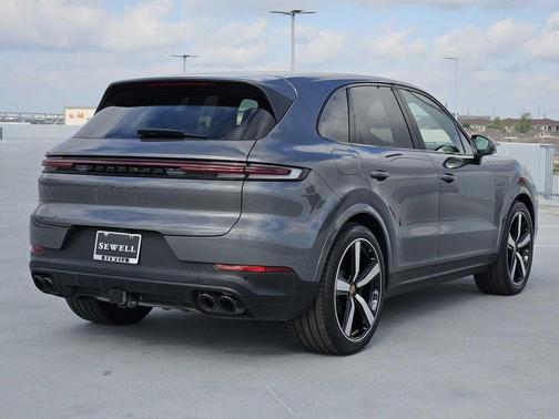 Chromite Black Metallic 2025 Porsche Cayenne Cayenne S E-Hybrid