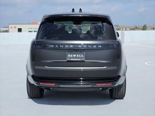 2025 Land Rover Range Rover P550e SE
