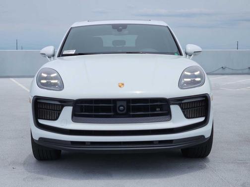 Carrara White Metallic 2024 Porsche Macan Macan