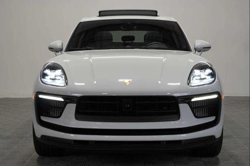 Carrara White Metallic 2024 Porsche Macan Macan