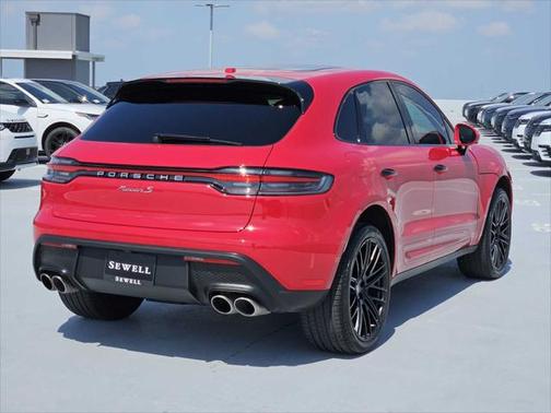 2022 Porsche Macan Base