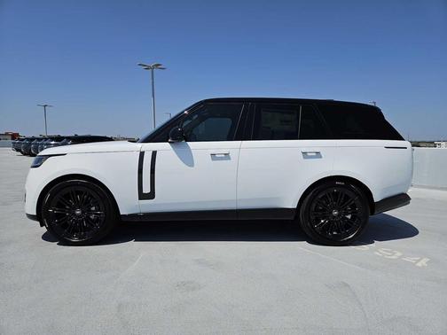2025 Land Rover Range Rover P400 SE