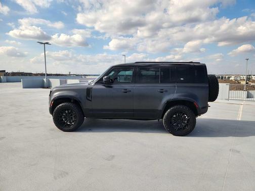 2023 Land Rover Defender X-Dynamic SE