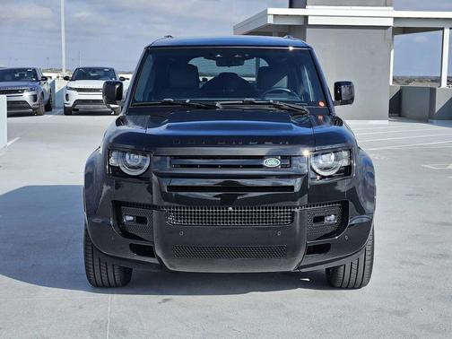 2024 Land Rover Defender 110 P400 X-Dynamic SE