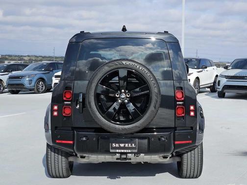 2024 Land Rover Defender 110 P400 X-Dynamic SE