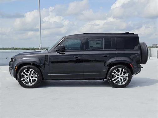 2025 Land Rover Defender 110 P400 X-Dynamic SE