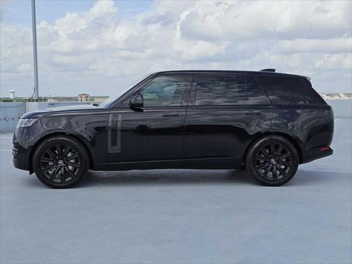 2025 Land Rover Range Rover P400 SE 7 Seat