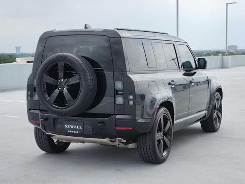 Santorini Black Metallic 2026 Land Rover Defender 110 P400 X-Dynamic SE