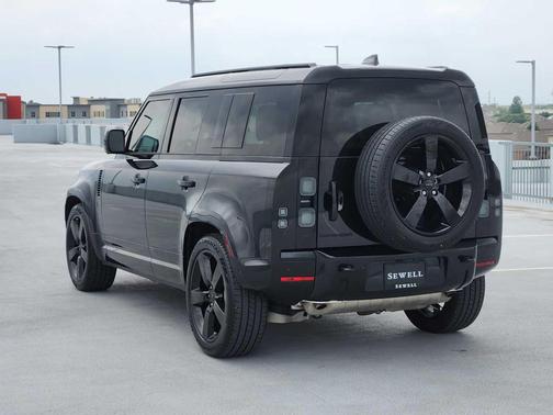 Santorini Black Metallic 2026 Land Rover Defender 110 P400 X-Dynamic SE
