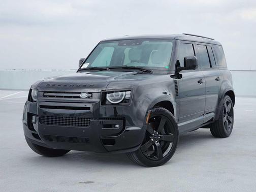 Santorini Black Metallic 2026 Land Rover Defender 110 P400 X-Dynamic SE