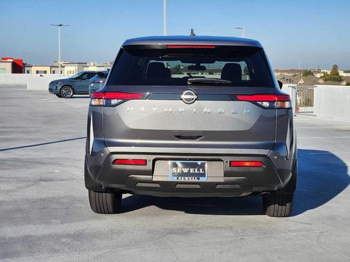 2025 Nissan Pathfinder S FWD