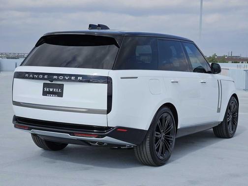 Fuji White 2026 Land Rover Range Rover P530 SE