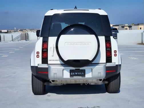 2025 Land Rover Defender 110 P300