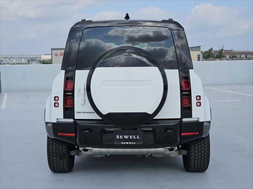 2025 Land Rover Defender 110 P400 X-Dynamic SE