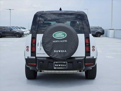2024 Land Rover Defender 130 P400 X-Dynamic SE