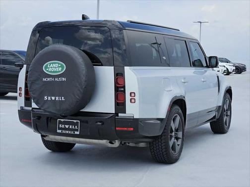 2024 Land Rover Defender 130 P400 X-Dynamic SE