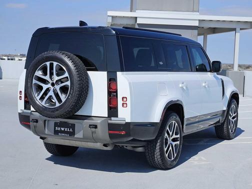 2024 Land Rover Defender 130 P400 X-Dynamic SE