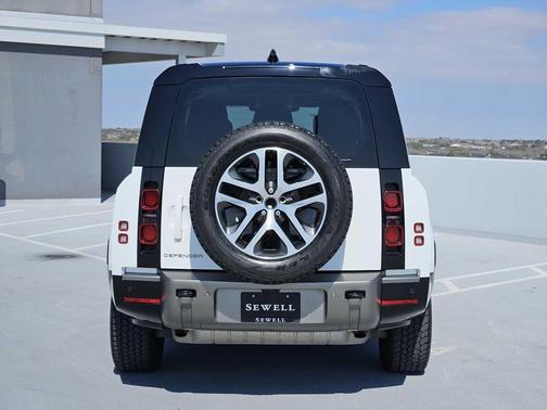 2024 Land Rover Defender 130 P400 X-Dynamic SE