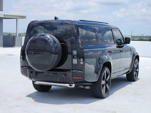 SANTORINI BLACK 2026 Land Rover Defender X-Dynamic SE