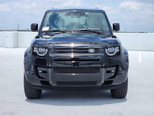 SANTORINI BLACK 2026 Land Rover Defender X-Dynamic SE