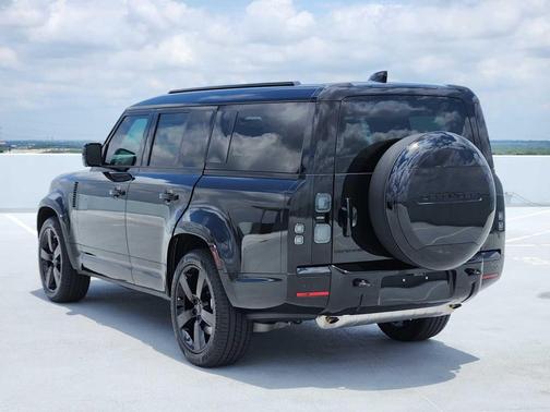 SANTORINI BLACK 2026 Land Rover Defender X-Dynamic SE