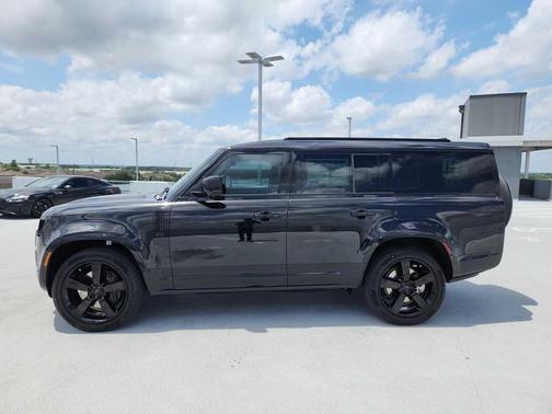 SANTORINI BLACK 2026 Land Rover Defender X-Dynamic SE