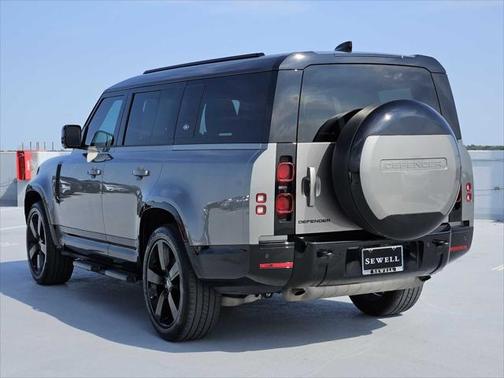 2024 Land Rover Defender 130 P400 X-Dynamic SE