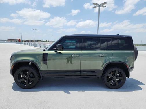 WOOLSTONE GREEN 2026 Land Rover Defender P500 X-Dynamic SE