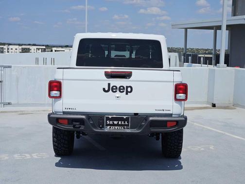 Bright White Clearcoat 2025 Jeep Gladiator Texas Trail