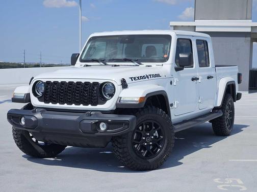 Bright White Clearcoat 2025 Jeep Gladiator Texas Trail