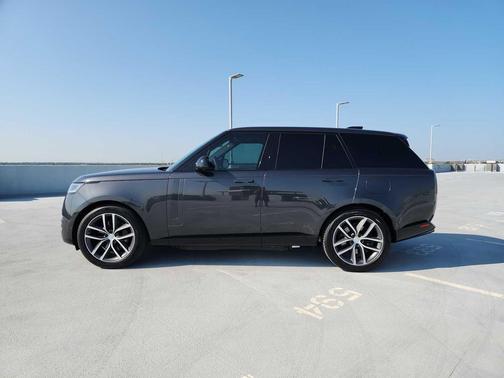 2025 Land Rover Range Rover P550e SE