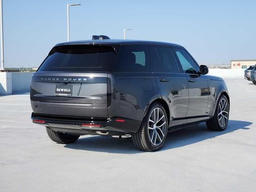 2025 Land Rover Range Rover P550e SE