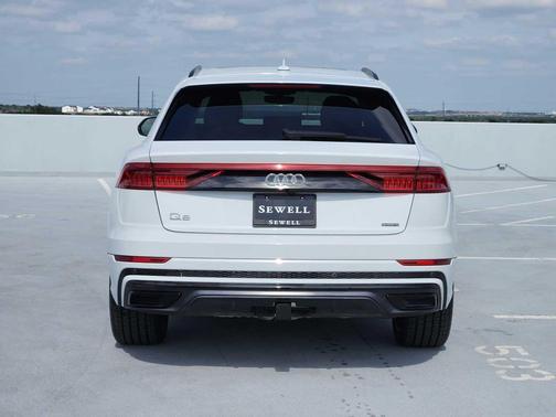 Glacier White Metallic 2021 Audi Q8 55 Prestige