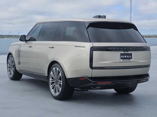 2026 Land Rover Range Rover P400 SE 7 Seat