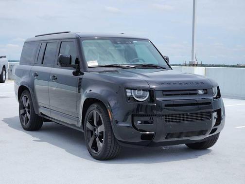 SANTORINI BLACK 2026 Land Rover Defender P400 X-Dynamic SE