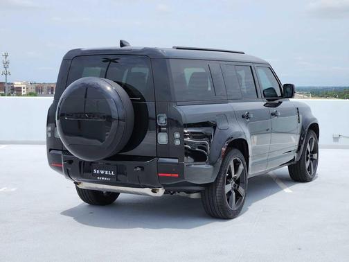 SANTORINI BLACK 2026 Land Rover Defender P400 X-Dynamic SE