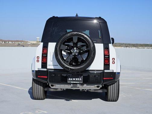 2025 Land Rover Defender 110 P400 X-Dynamic SE