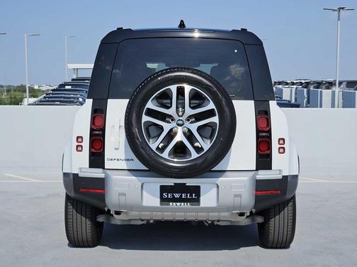 2025 Land Rover Defender 110 P300