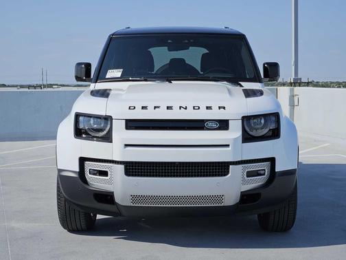 2025 Land Rover Defender 110 P300