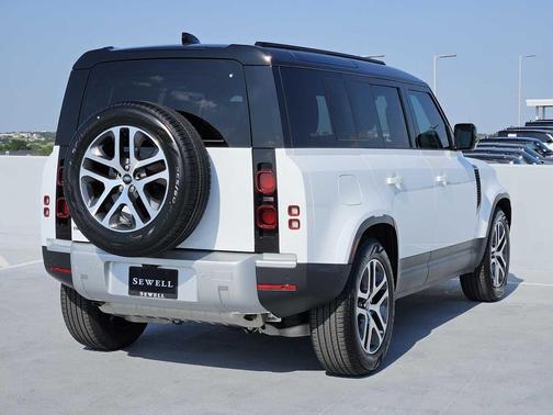 2025 Land Rover Defender 110 P300