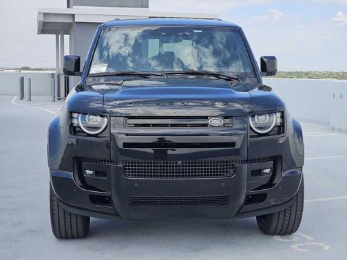 SANTORINI BLACK 2026 Land Rover Defender P400 X-Dynamic SE