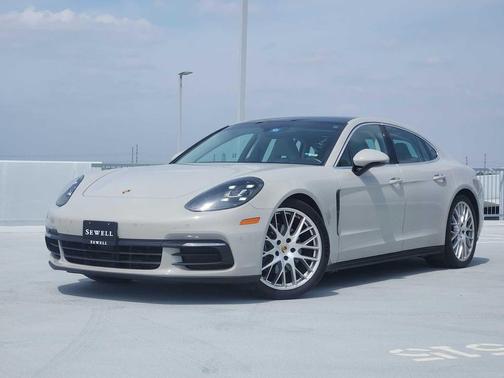 Chromite Black Metallic 2023 Porsche Cayenne Cayenne Platinum Edition