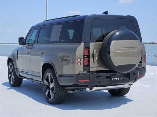 2025 Land Rover Defender 130 P400 X-Dynamic SE