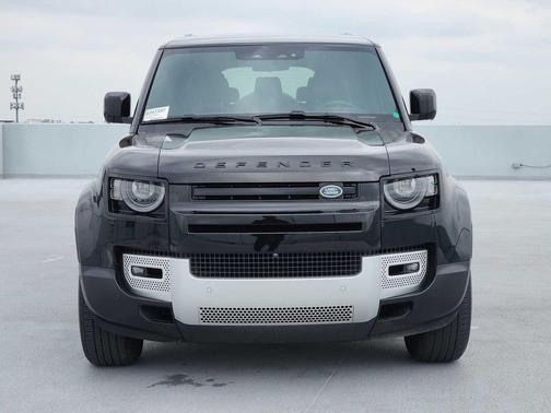 Santorini Black Metallic 2025 Land Rover Defender 130 P400 S