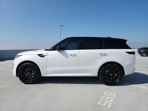 2025 Land Rover Range Rover Sport SE