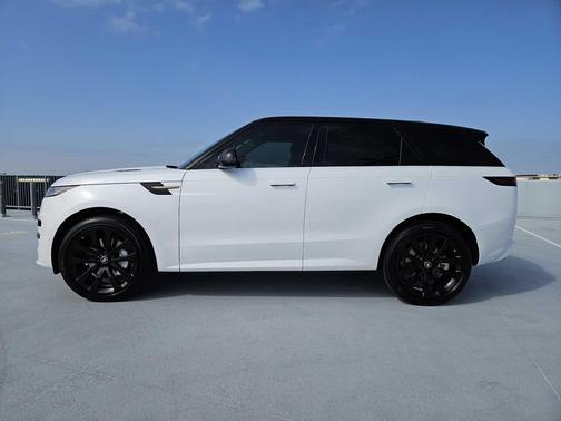 2025 Land Rover Range Rover Sport SE