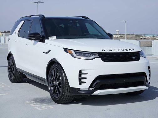 Fuji White 2026 Land Rover Discovery Dynamic SE