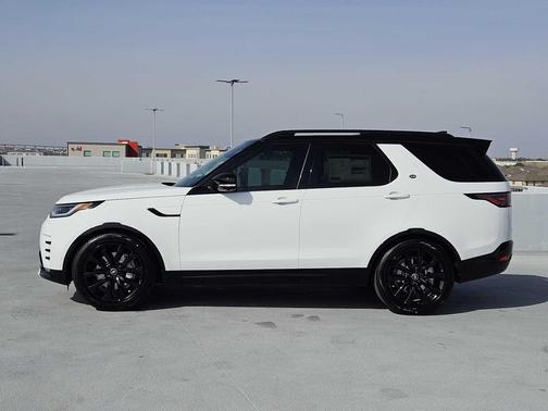 Fuji White 2026 Land Rover Discovery Dynamic SE