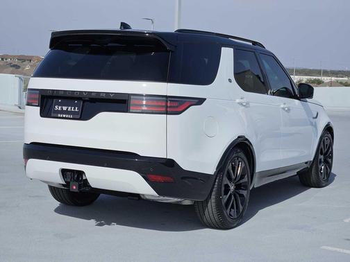 Fuji White 2026 Land Rover Discovery Dynamic SE